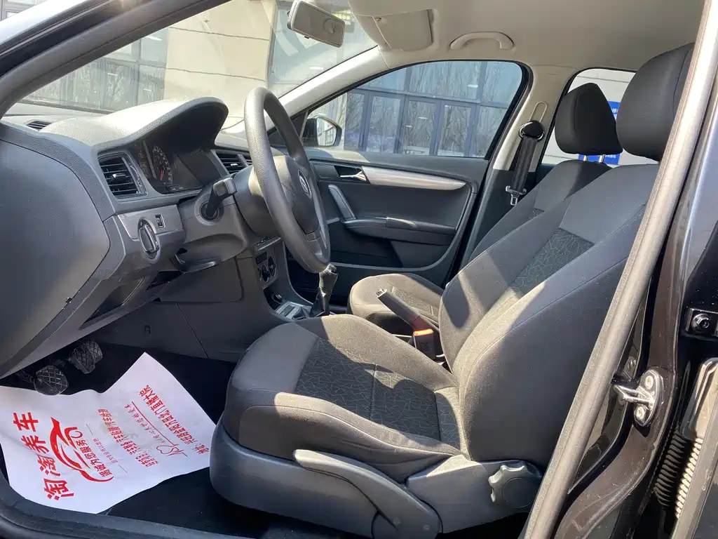 VOLKSWAGEN LAVIDA 2014