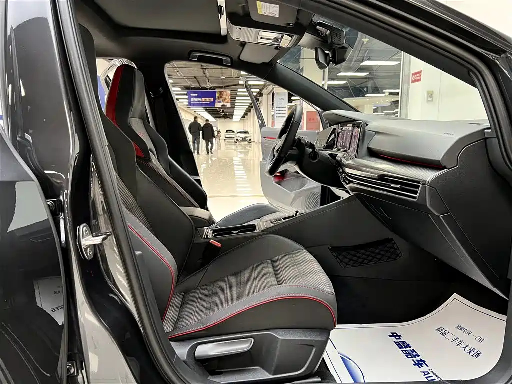 VOLKSWAGEN GOLF 2022