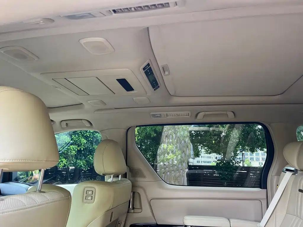 TOYOTA ALPHARD 2012