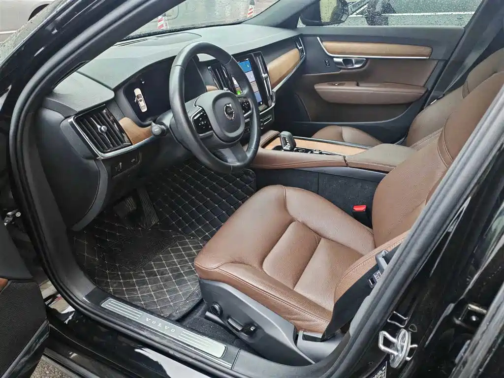 VOLVO S90 2022