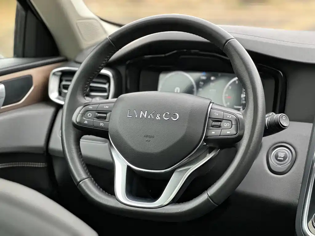 LYNK&CO 01 2019