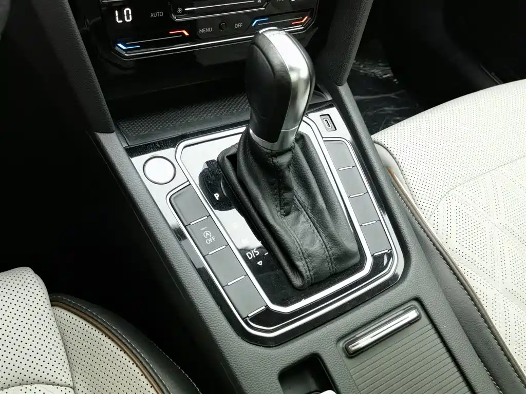 VOLKSWAGEN MAGOTAN 2023
