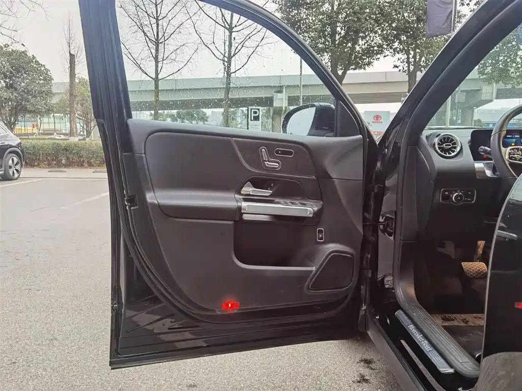 MERCEDES BENZ GLB 2021
