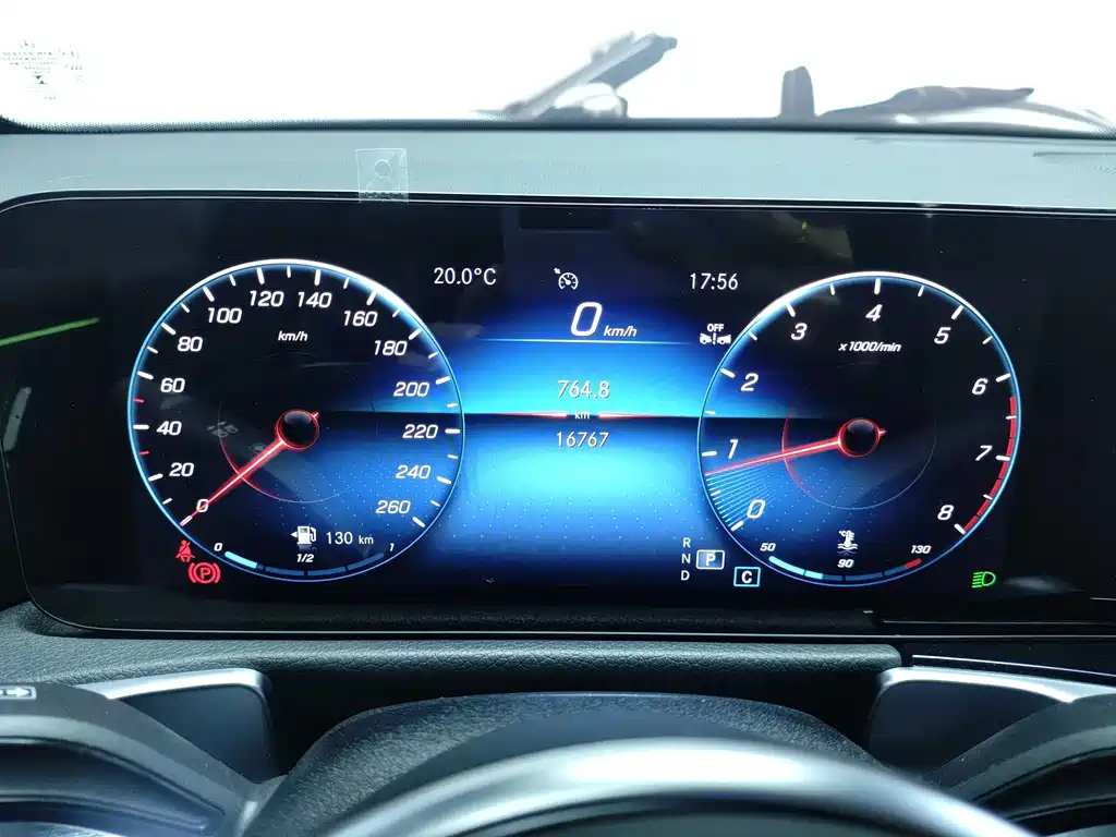 MERCEDES BENZ GLB 2023