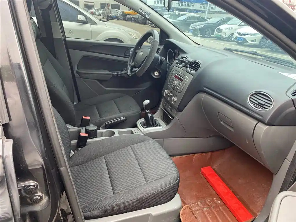 FORD FOCUS 2012