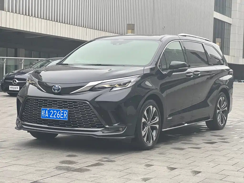 TOYOTA GRANVIA 2023