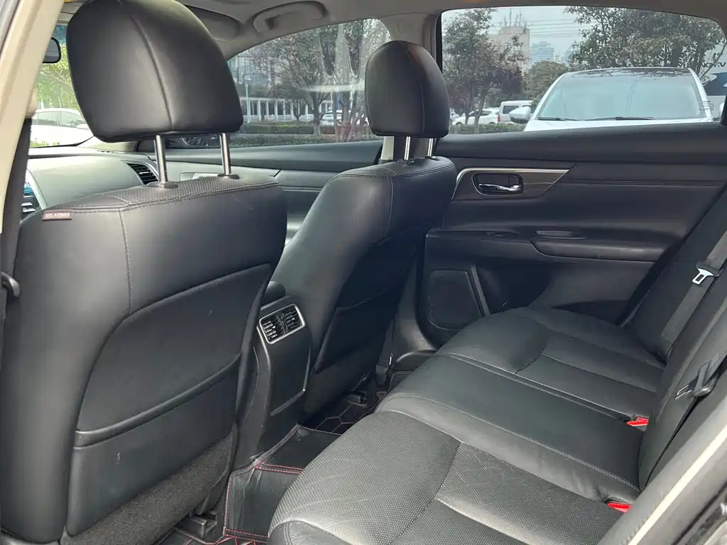 NISSAN TEANA 2015
