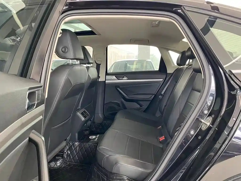 VOLKSWAGEN LAVIDA 2020