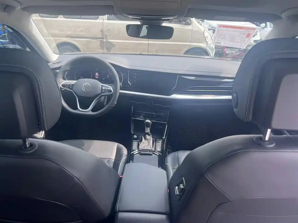 VOLKSWAGEN PASSAT 2023