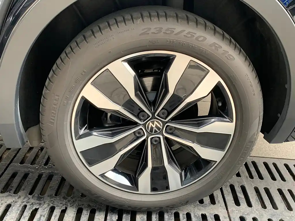 VOLKSWAGEN TIGUAN L 2022