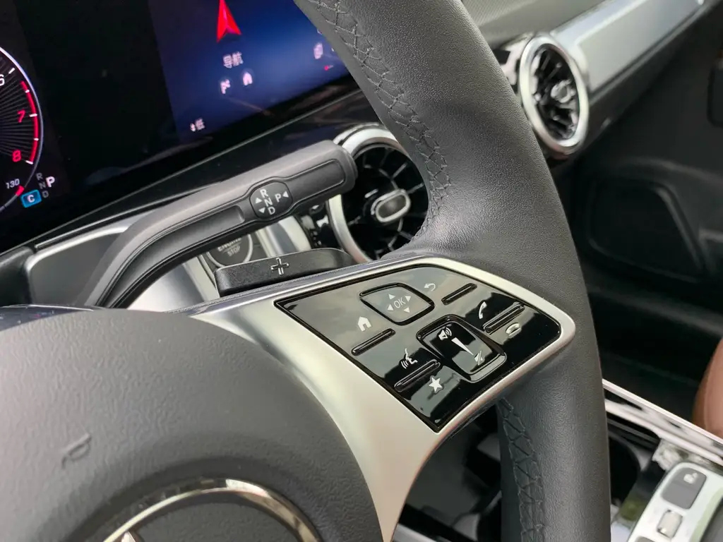 MERCEDES BENZ GLB 2024