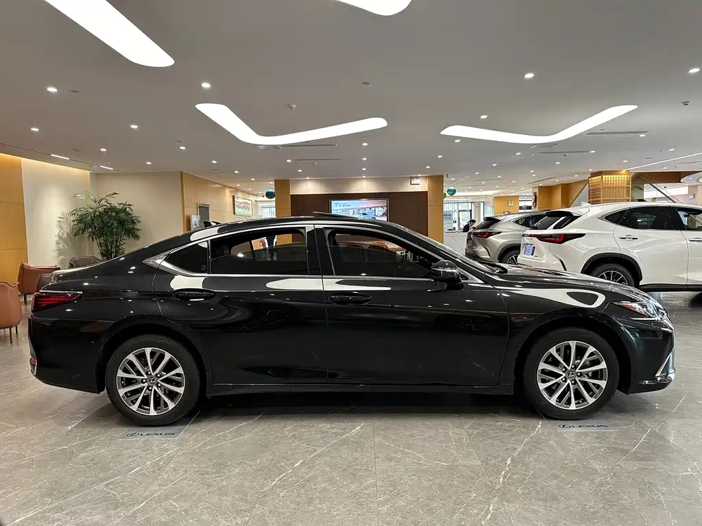 LEXUS ES 2022