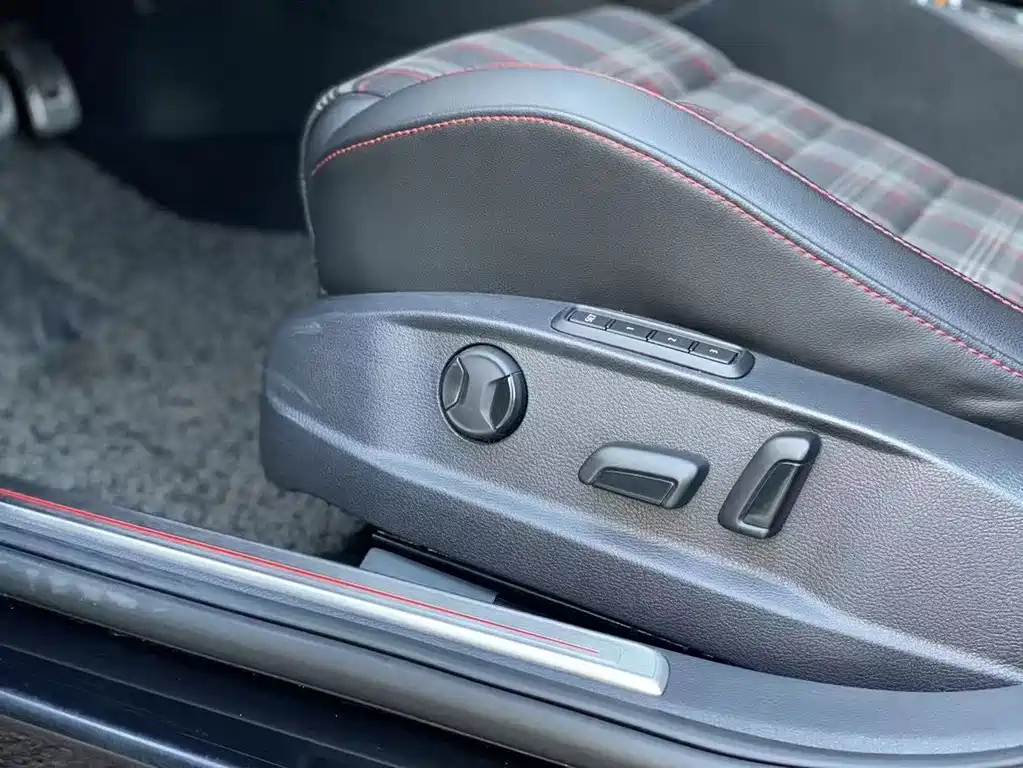 VOLKSWAGEN GOLF 2018