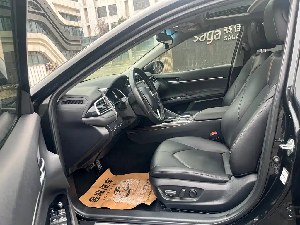 TOYOTA CAMRY 2019