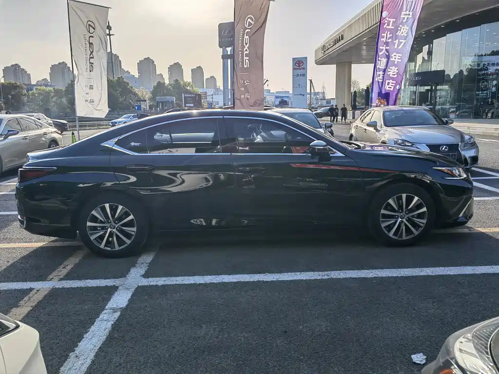 LEXUS ES 2021