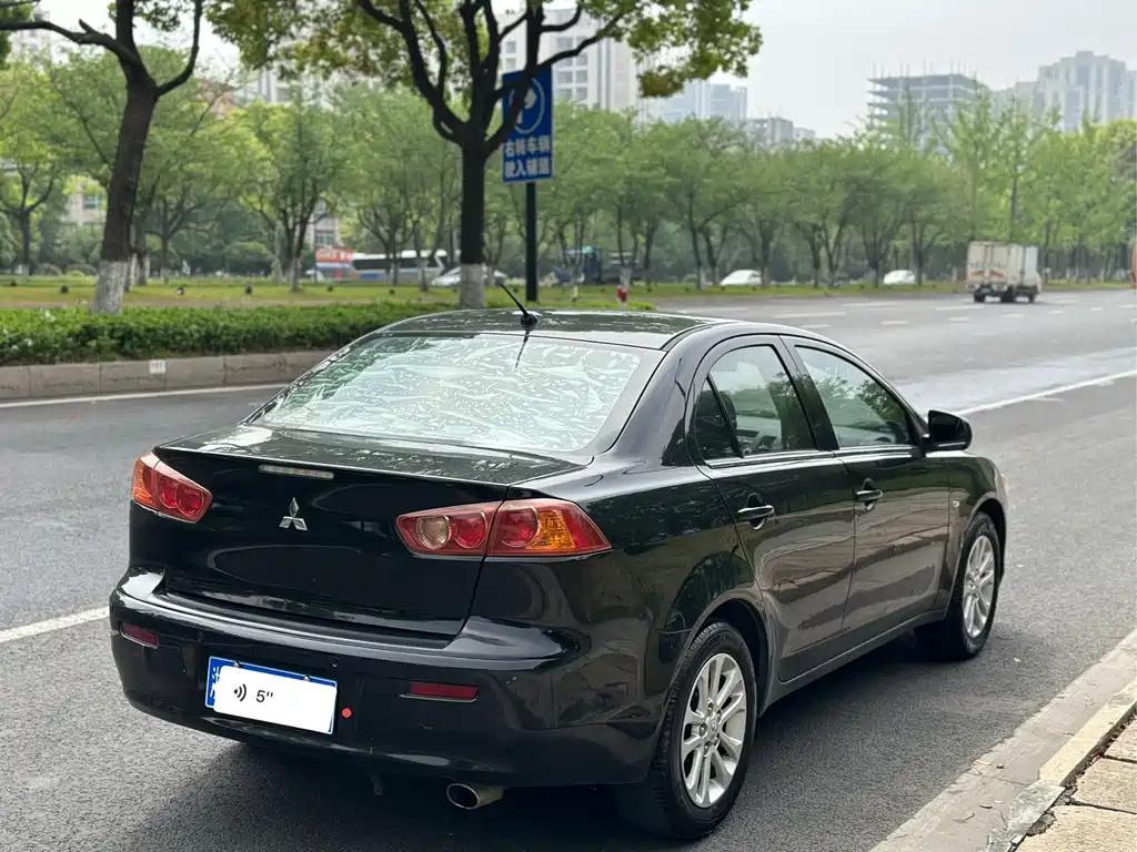 MITSUBISHI LANCER EX 2011