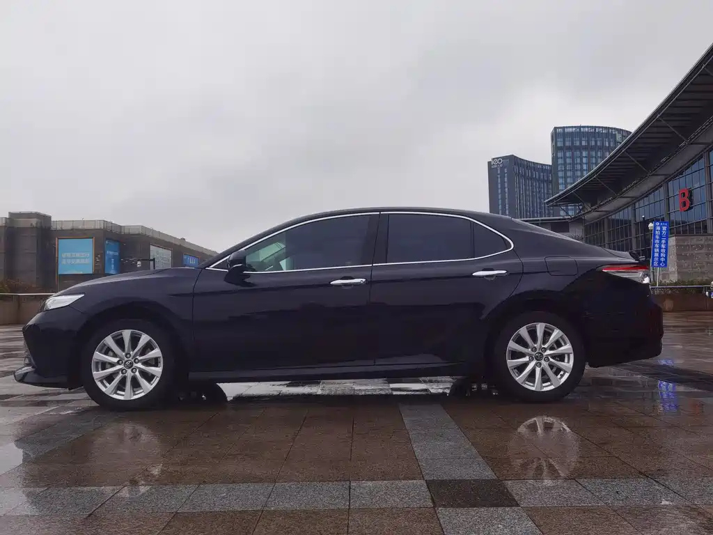 TOYOTA CAMRY 2020