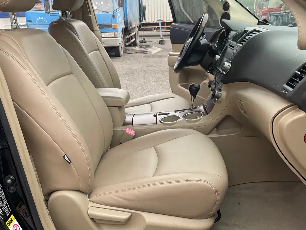TOYOTA HIGHLANDER 2011