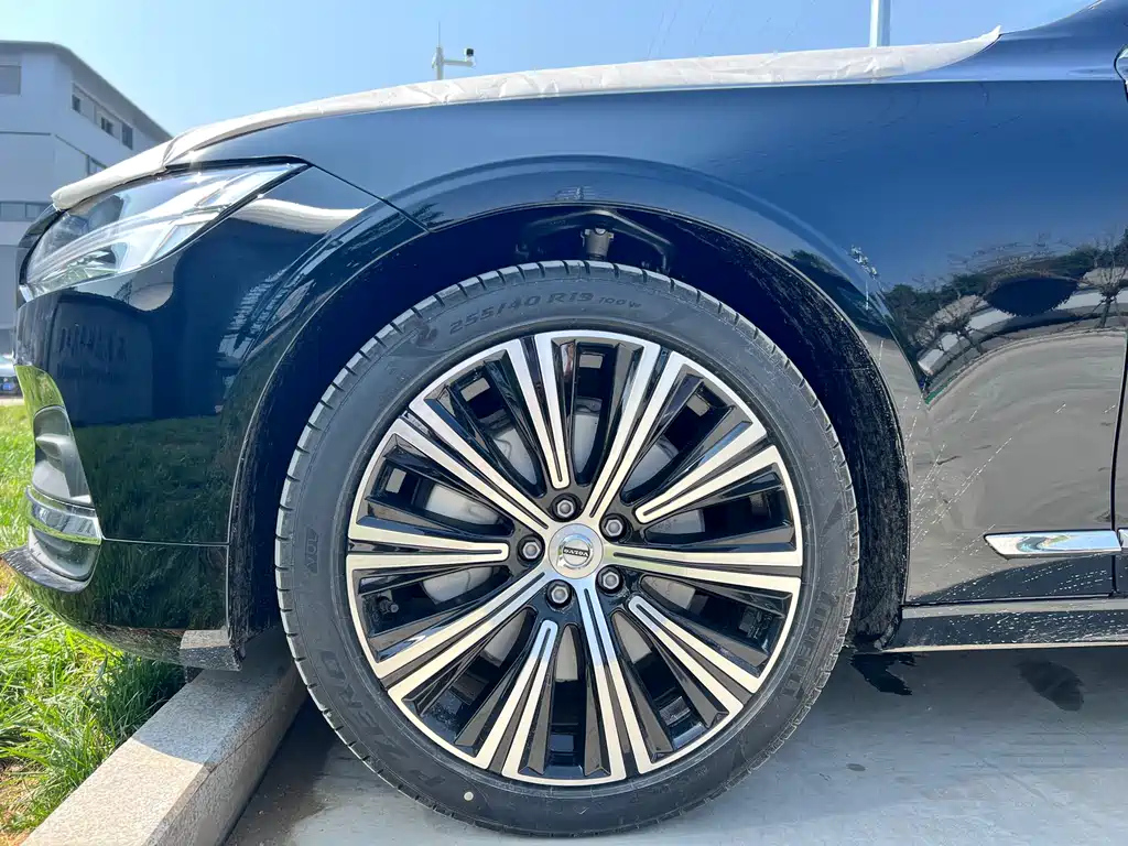 VOLVO S90 2024