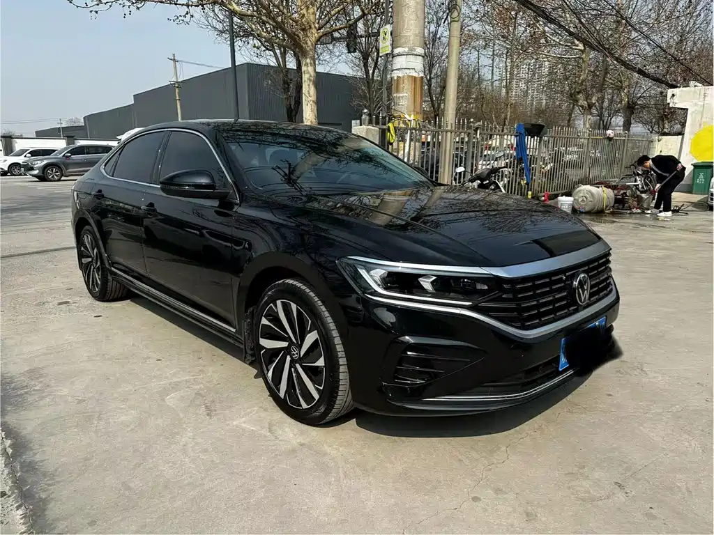 VOLKSWAGEN PASSAT 2023