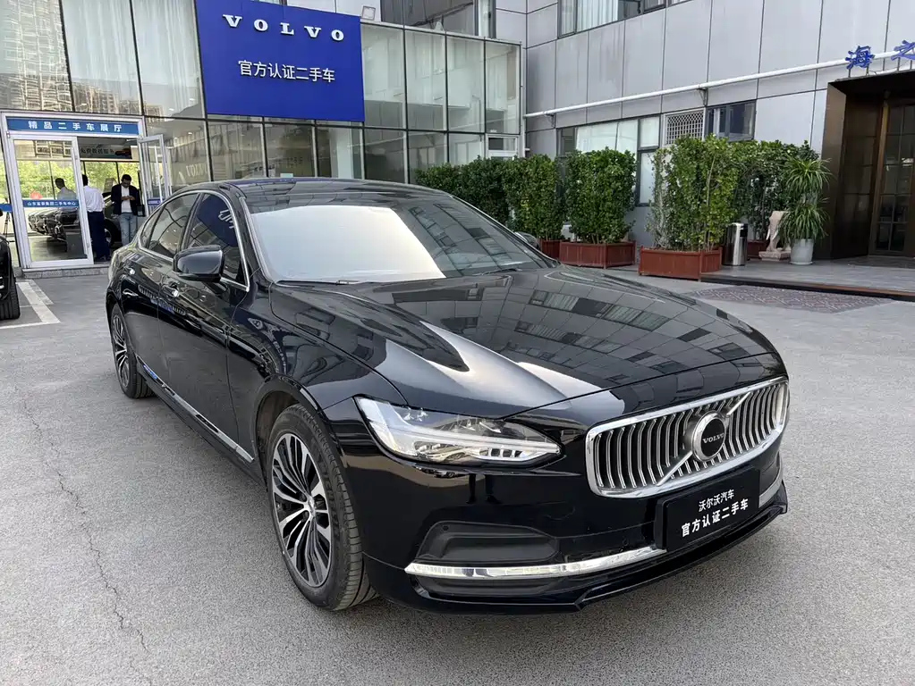 VOLVO S90 2023