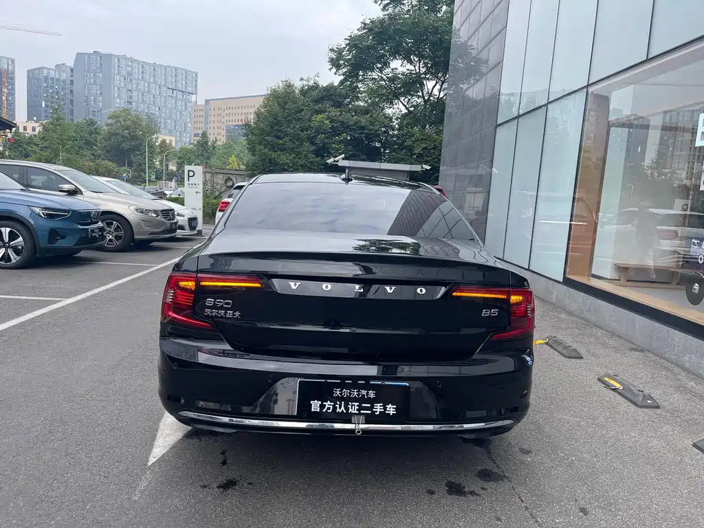 VOLVO S90 2023