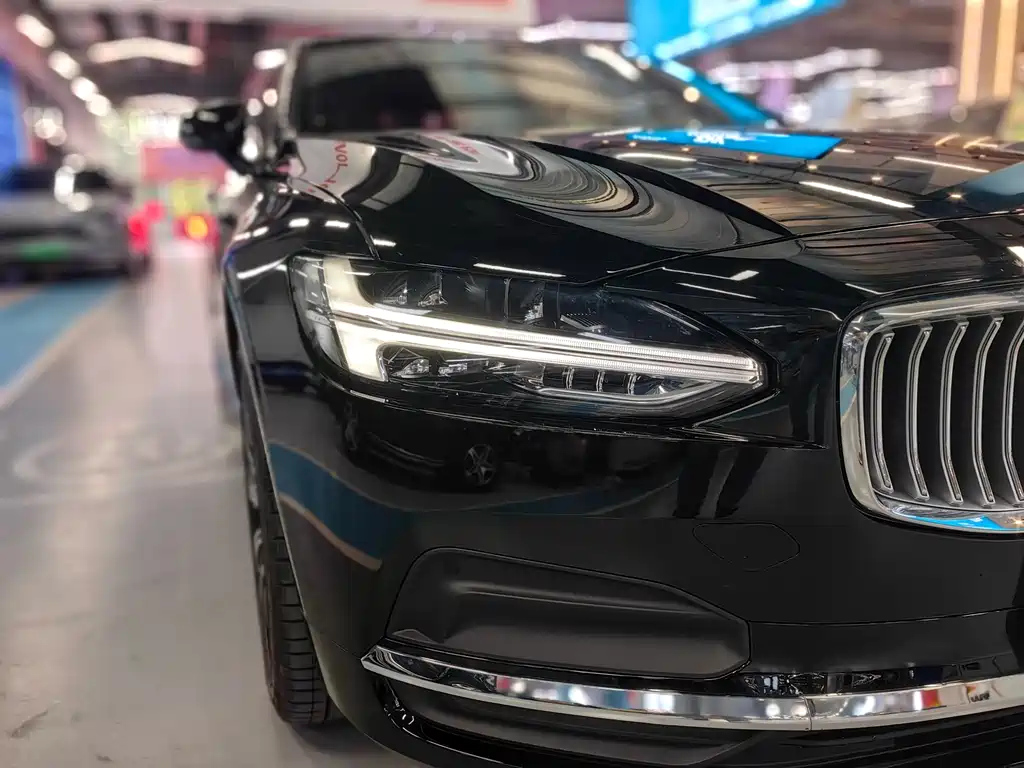 VOLVO S90 2023