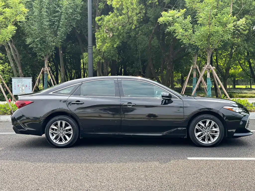 TOYOTA AVALON 2020