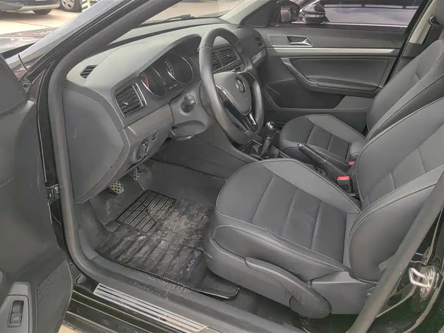 VOLKSWAGEN LAVIDA 2016