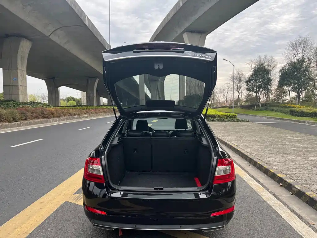 SKODA OCTAVIA 2016