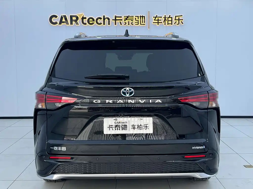 TOYOTA GRANVIA 2024