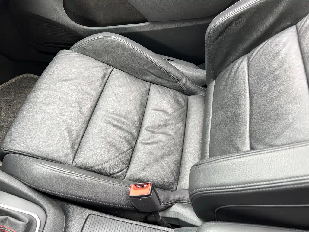 VOLKSWAGEN GOLF 2010