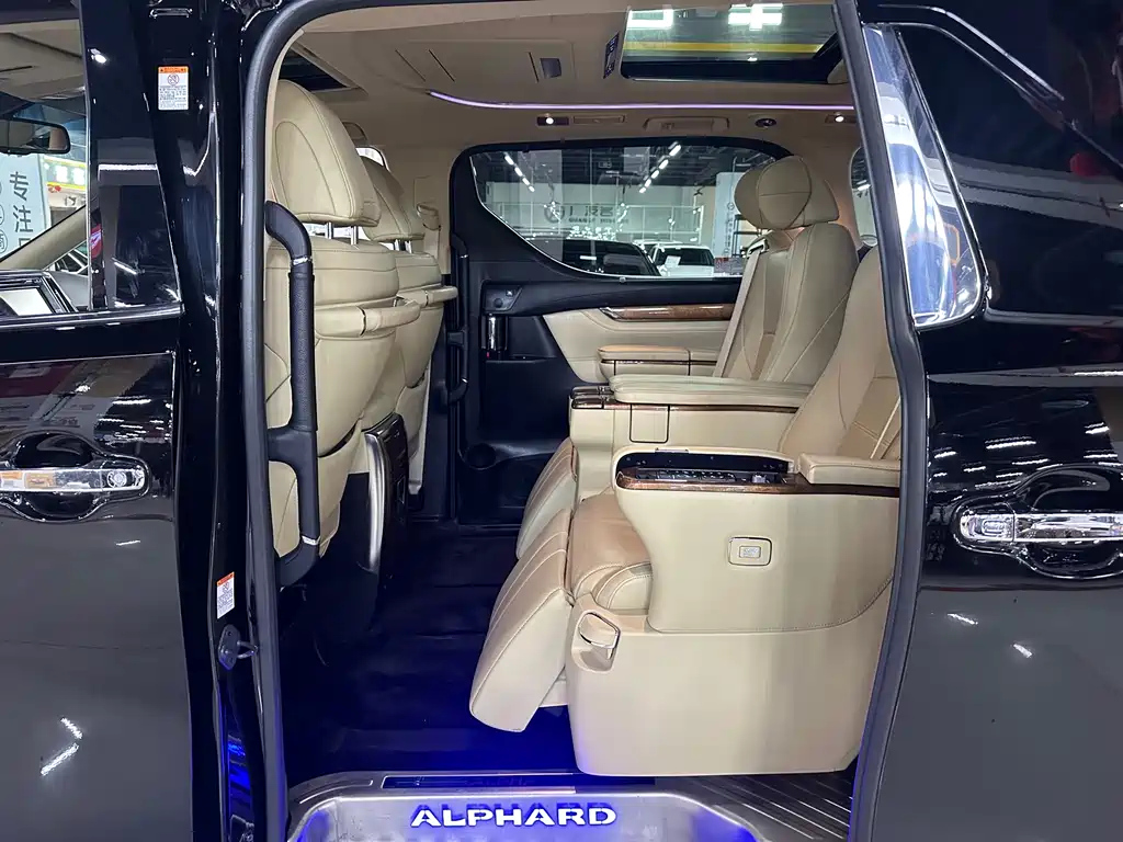 TOYOTA ALPHARD 2018