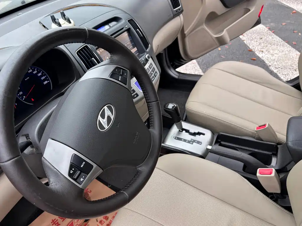 HYUNDAI CELESTA 2012