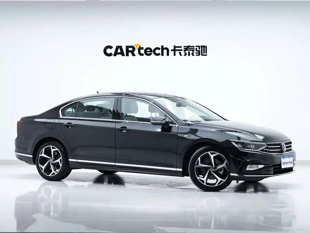VOLKSWAGEN MAGOTAN 2023