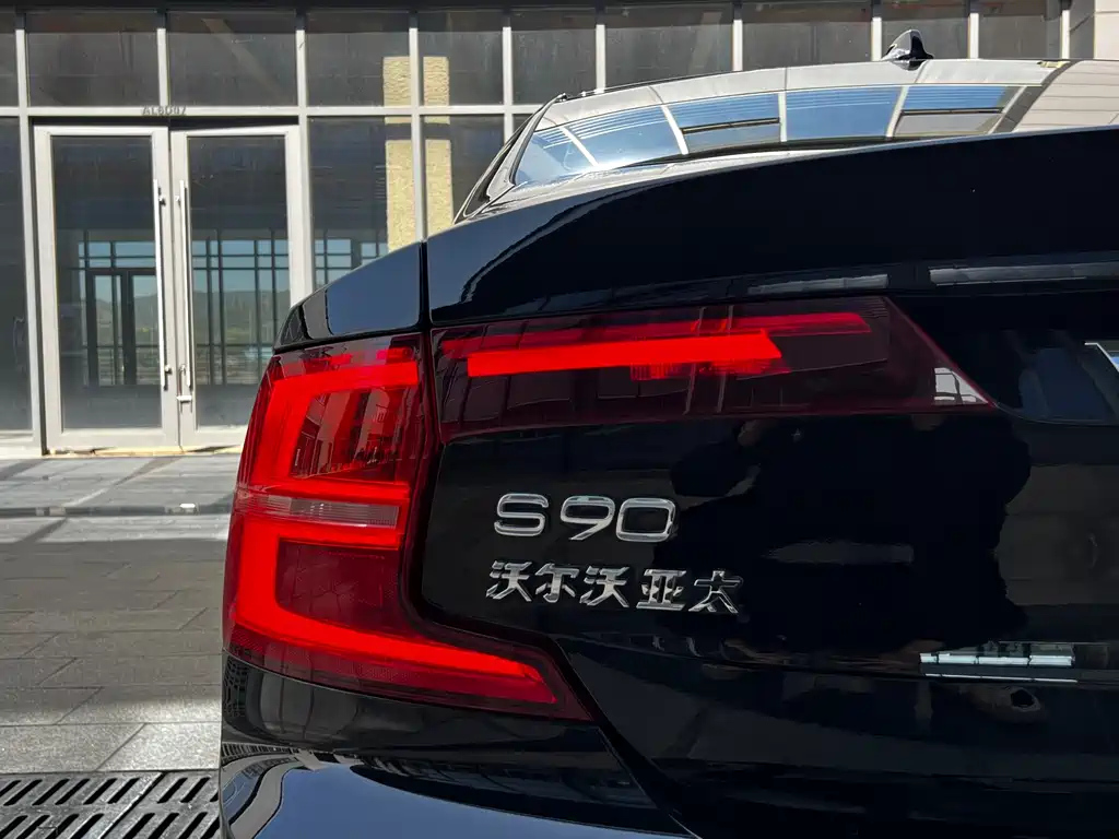 VOLVO S90 2019