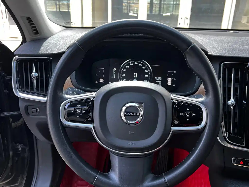 VOLVO S90 2019
