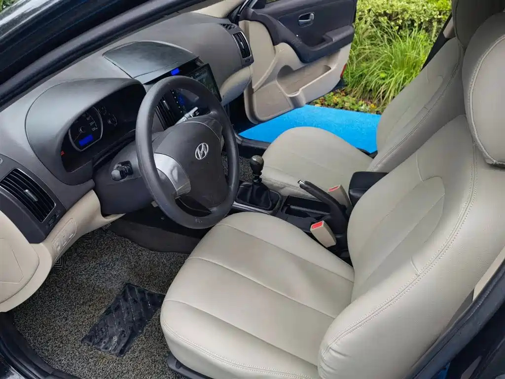 HYUNDAI CELESTA 2012