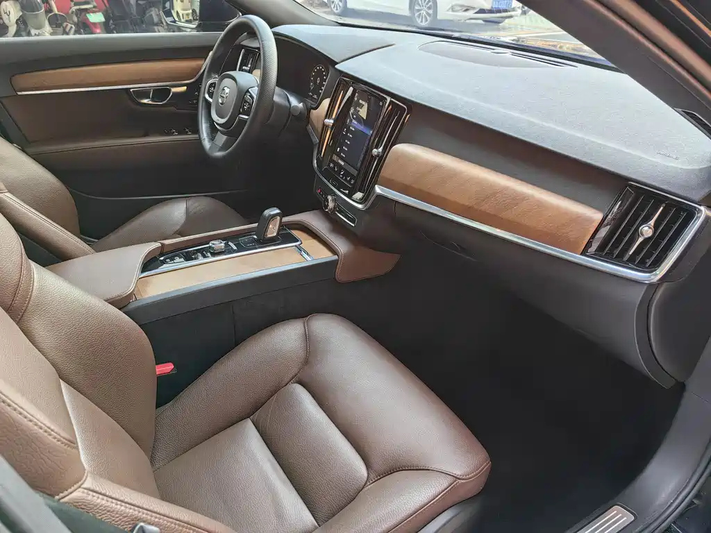 VOLVO S90 2021