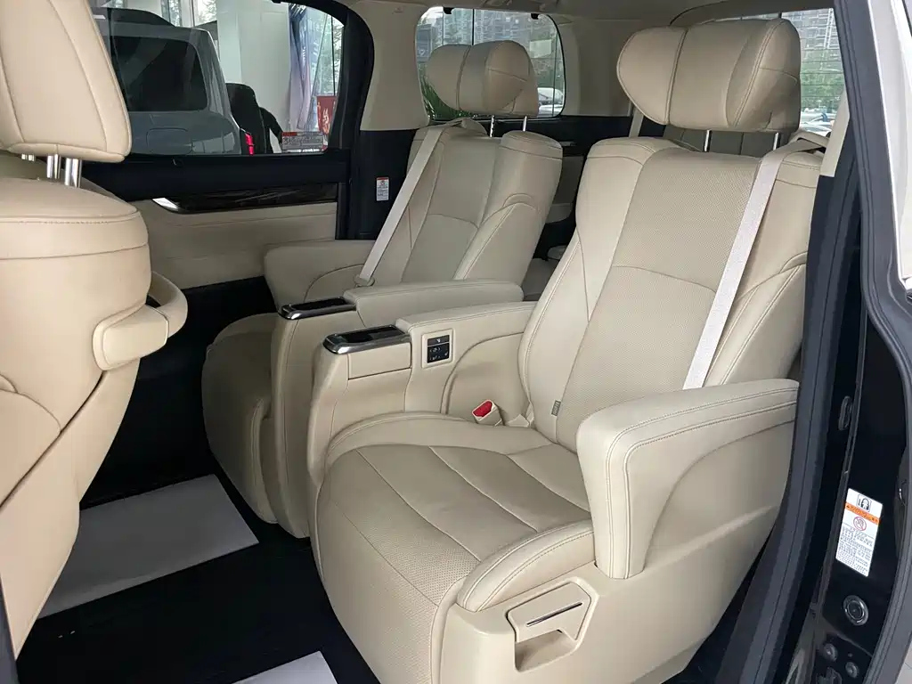 TOYOTA ALPHARD 2018
