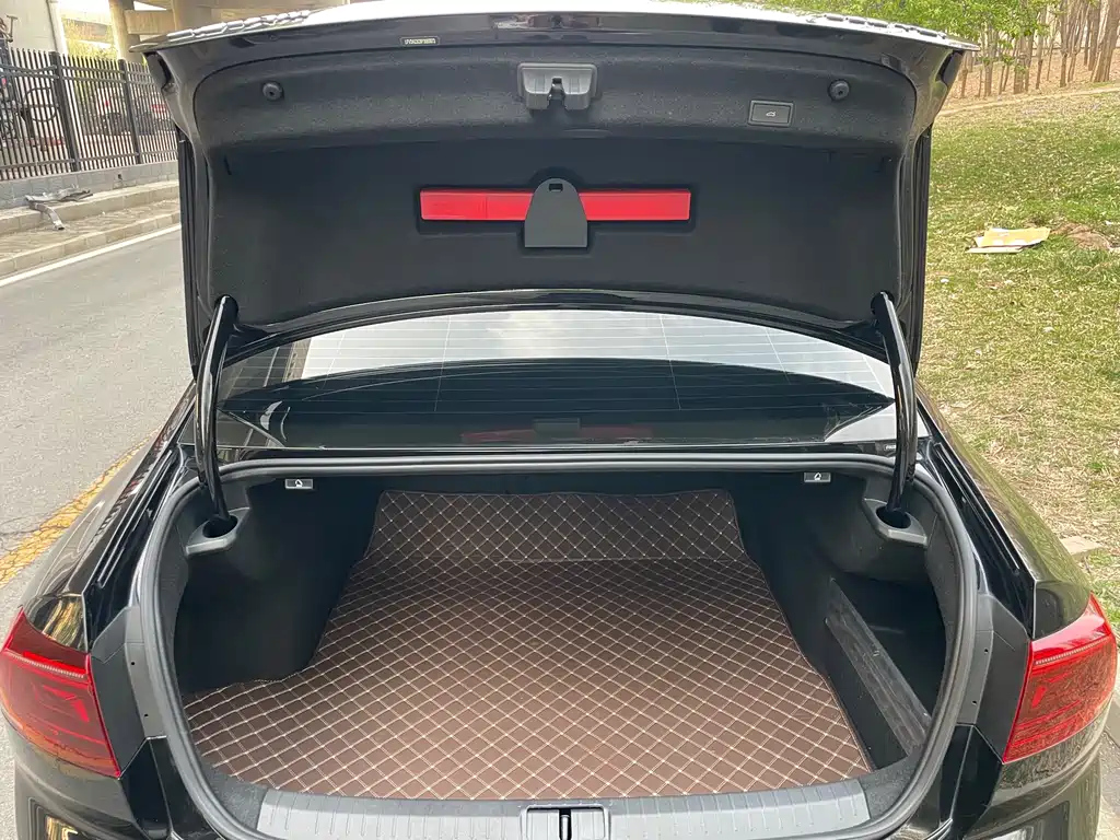 VOLKSWAGEN MAGOTAN 2023