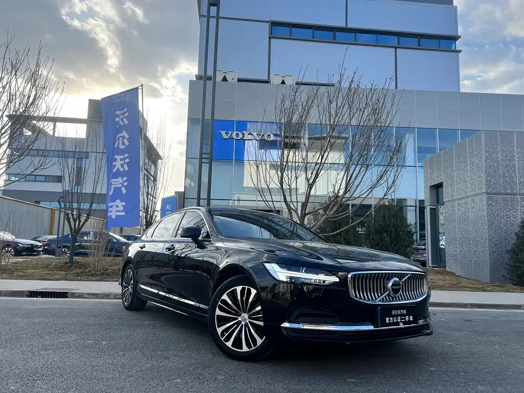 VOLVO S90 2023