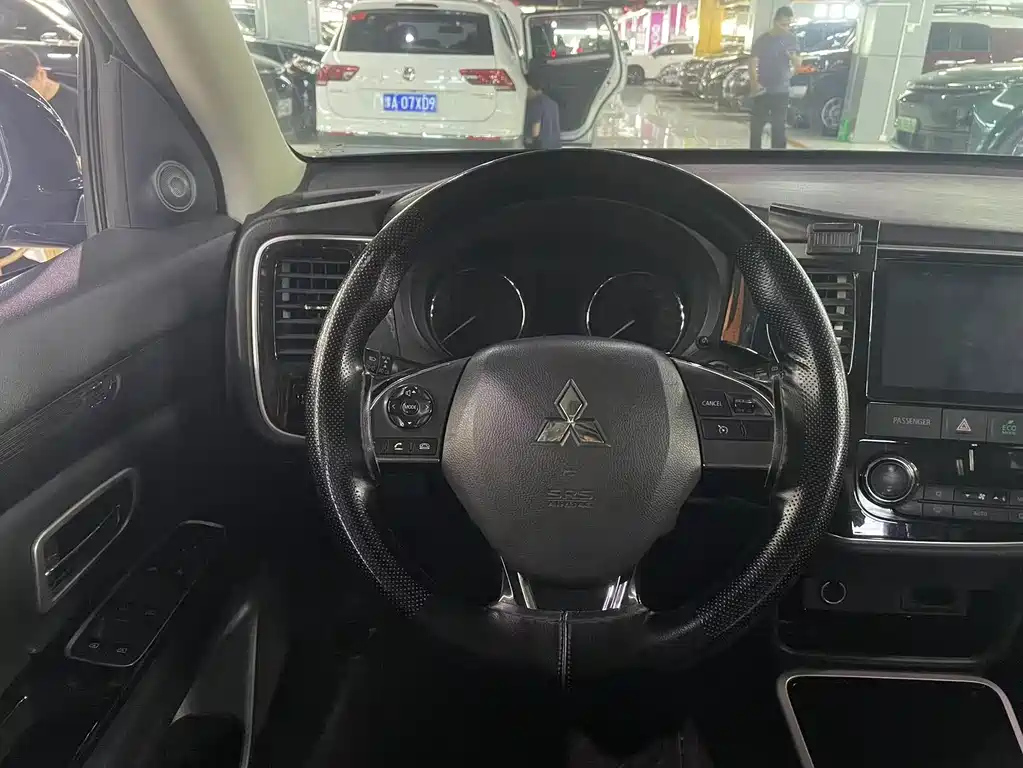 MITSUBISHI OUTLANDER 2019