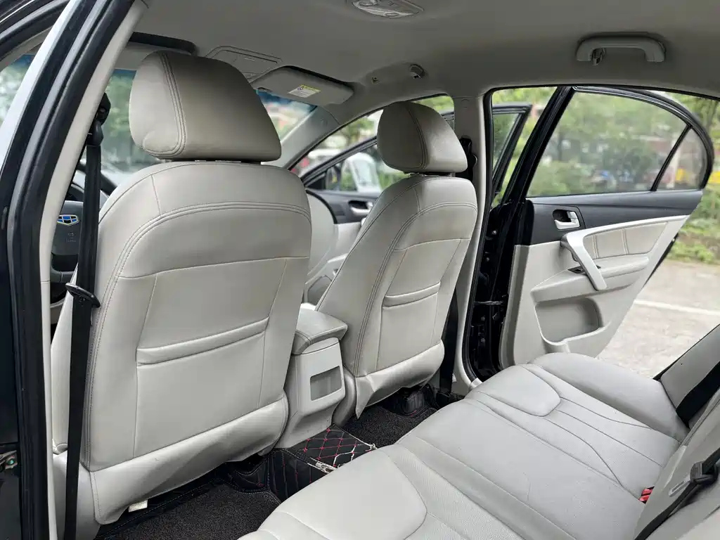 GEELY AUTO EMGRAND 2016