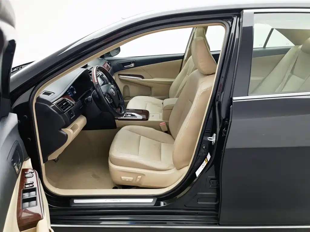 TOYOTA CAMRY 2013