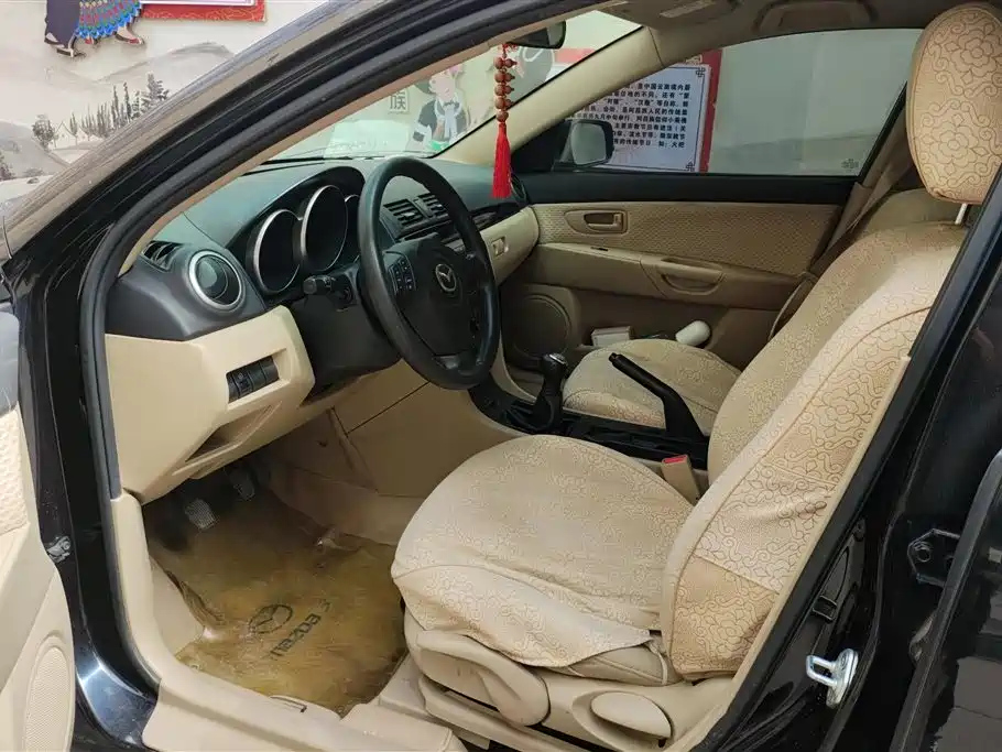 MAZDA 3 2010