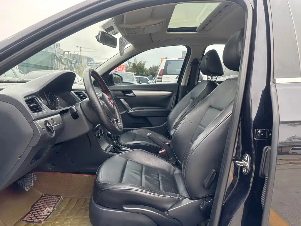 VOLKSWAGEN LAVIDA 2013