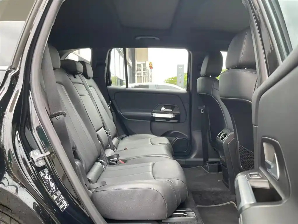 MERCEDES BENZ GLB 2024