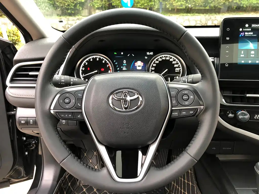 TOYOTA CAMRY 2023