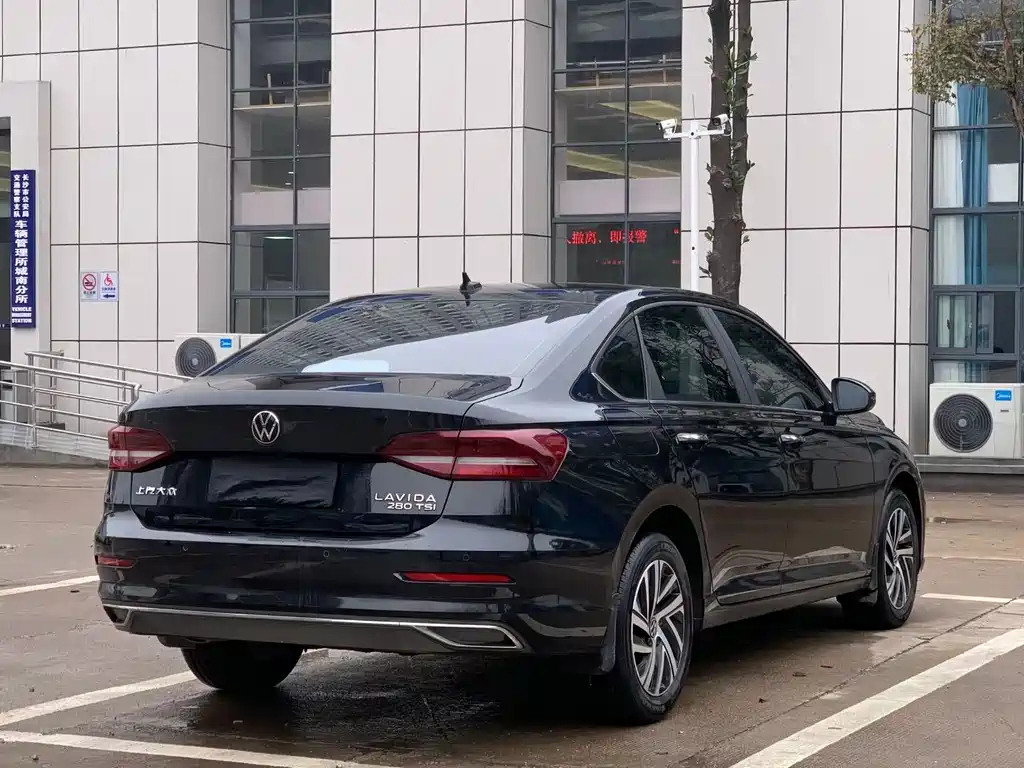 VOLKSWAGEN LAVIDA 2022